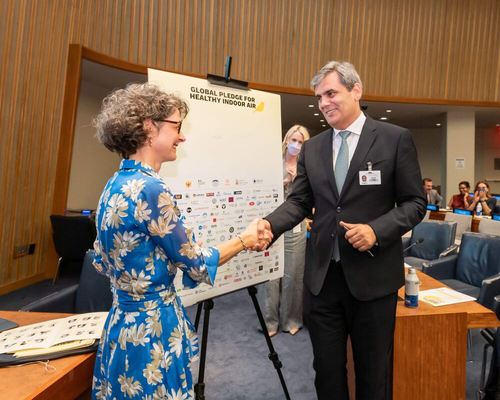 Unterzeichnung des globalen Versprechens für gesunde Raumluft der Raumluftkonferenz in der UN im September 2025. (Quelle: Air Club)